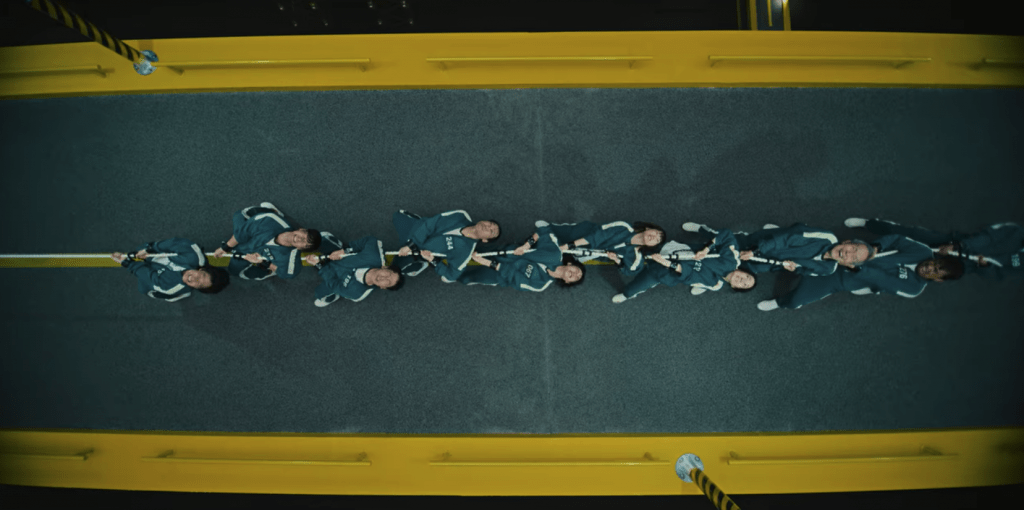 Squid Game-4 Tug of War-Human Teamwork vs Individuals